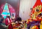 कणकवली तालुका शिवसेनेच्या वतीने दुर्गामातेची प्रतिष्ठापना; ढोल ताशांच्या गजरात मिरवणूकीने जल्लोषात देवीचे आगमन.  आ. वैभव नाईक यांनी सपत्नीक देवीचे केले पूजन व आरती.