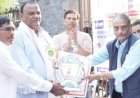डॉ.देविदास हारगिले यांना आदर्श शिक्षक पुरस्काराने सन्मानित.
