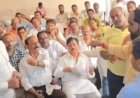 सावंतवाडीत वीज समस्यांबाबत सर्वपक्षिय नेतेमंडळींनी, ग्राहकांनी महावितरणच्या अधिकाऱ्यांना धरले धारेवर.