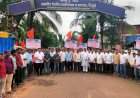 सिंधुदुर्ग शासकीय मेडिकल कॉलेज बंद पाडण्याचा घाट घालणाऱ्या सरकार विरोधात शिवसेनेचे जोरदार आंदोलन.  आमदार वैभव नाईक यांच्या नेतृत्वाखाली ओरोस येथे शिवसेनेने केली निदर्शने.