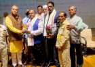 सीताराम उर्फ दादा कुडतरकर यांना निवृत्ती सेवा पुरस्कार प्रदान