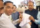 माडखोल येथील शेतकऱ्यांच्या आंदोलनाला यश!......आंबा-काजू नुकसान भरपाईसाठी महसूलमंत्र्यांचे तात्काळ कारवाईचे आदेश