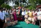 स्वातंत्र्यदिनाच्या समारंभात विविध क्षेत्रातील मान्यवरांचा गौरव.....पालकमंत्र्यांनी १२५ क्षयरुग्णांना घेतले दत्तक.....उत्कृष्ट व अतिउत्कृष्ट सेवा पदकांसह गुणवंत विद्यार्थी, युवा, शेतकरी, कलाकार व विविध क्षेत्रातील योगदानाचा सन्मान