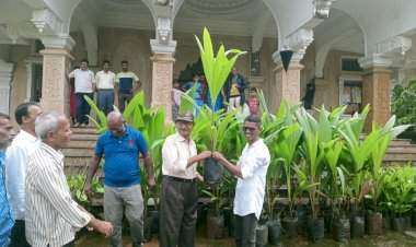 डेगवेतील शेतकऱ्यांना मंत्री दीपक केसरकर यांच्या वाढदिवसानिमित्त विविध रोपांचे वाटप.