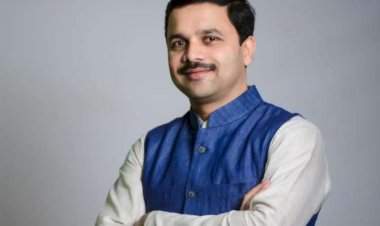 मनीष दळवी यांच्या वाढदिवसानिमित्त वेंगुर्ला येथे विविध सामाजिक कार्यक्रम.   सावंतवाडी येथील वाढदिवस सोहळ्यास आमदार नितेश राणेंची उपस्थिती.