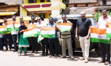वेंगुर्ला येथे भाजपाच्या वतीने तिरंगा झेंड्याचे वाटप.