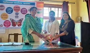 मसूरे येथील पावणाई महिला बचतगटाच्या वतीने सीमेवरील सैनिकांसाठी ५०० राख्या भेट.  मालवण तहसीलदार यांच्याकडून बचत गटाच्या उपक्रमाचे कौतुक.