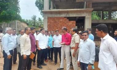 मालवण एसटी स्टँडच्या नवीन इमारतीच्या कामाची आ. वैभव नाईक यांनी केली पाहणी.  डिसेंबर पर्यंत पहिल्या टप्प्याचे काम पूर्ण करण्याच्या एसटी विभाग नियंत्रकांना दिल्या सूचना.