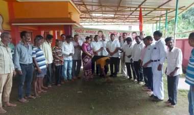 कुणकवळे गावातील विकासकामांची आ. वैभव नाईक यांच्या उपस्थितीत भूमिपूजने.  कुणकवळे दुर्गादेवी मंदिर परिसर सुशोभीकरण व रस्त्याच्या कामासाठी १५ लाख रु. मंजूर.