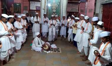 वेंगुर्ला येथील अचानक मंडळाची जागृत व सुप्रसिद्ध तीर्थक्षेत्रावर भजन सेवा.  देवस्थानाच्या व्यवस्थापकांकडून भजनी कलाकारांचे कौतुक.