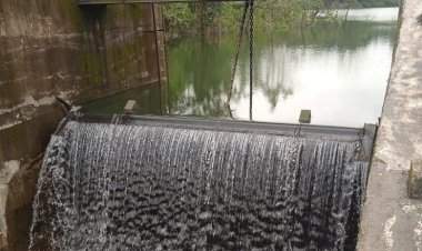 वेंगुर्ला निशाण तलाव पूर्ण क्षमतेने भरलेला असल्‍याने  नागरीकांना पाणी टंचाईची समस्‍या भेडसावणार नाही : मुख्याधिकारी परितोष कंकाळ.