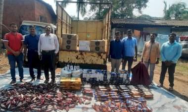 अवैधरित्या परराज्यातील मद्याची वाहतुकी केल्याप्रकरणी इन्सुली राज्य उत्पादन शुल्क पथकाची मोठी कारवाई.  एकूण ९ लाख ७० हजार ९०० रुपयांचा मुद्देमाल जप्त.