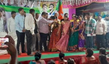 परुळे पंचक्रोशीतील शेकडो कार्यकर्त्यांचा भाजपात प्रवेश.