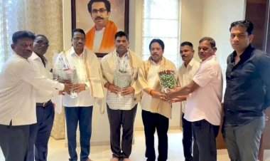 आंबा काजू पीक विम्याची प्रलंबित रक्कम मिळाल्याने मालवण तालुकयातील शेतकऱ्यांनी मानले आभार.  आम. वैभव नाईक, जिल्हा बँक माजी अध्यक्ष सतीश सावंत, शिवसेना जिल्हाप्रमुख संदेश पारकर यांचा केला सत्कार.