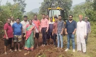 असनिये येथील बीएसएनएल फोरजी टॉवरचे सरपंच रेश्मा सावंत यांच्या हस्ते भूमिपूजन.