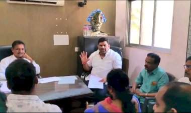 आठ दिवसात वर्कऑर्डर दिल्या नाही तर पंतप्रधान, मुख्यमंत्री ग्रामसडक योजनेचे कार्यालय बंद करु : आ. वैभव नाईक.  वर्कऑर्डर न दिल्याने  कुडाळ,मालवण मधील ३५ रस्त्यांची कामे रखडली.