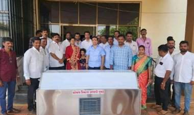 फणसगाव प्राथमिक आरोग्य केंद्रास आ.नितेश राणे यांच्या हस्ते शवपेटीचे वितरण.