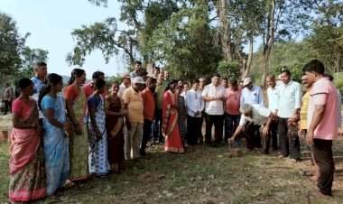 पळसंब येथे व्यायामशाळा इमारतीचे आ.वैभव नाईक यांच्या प्रमुख उपस्थितीत भूमिपूजन.  शिवसेना शाखाप्रमुख पदी वैभव सावंत तर युवासेना शाखाप्रमुख पदी कपिल  मुणगेकर यांची निवड.