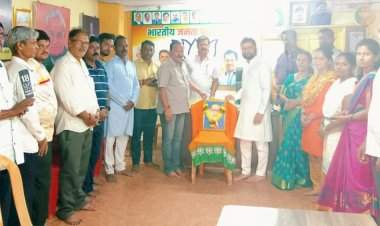 महामानव डाॅ.बाबासाहेब आंबेडकर यांच्या महापरिनिर्वाण दिनानिमित्त भाजपाच्या वतीने अभिवादन.