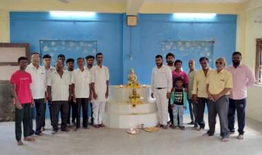 आनंदवाडी येथे महापरिनिर्वाण दिनानिमित्त भारतरत्न डॉ.बाबासाहेब आंबेडकर यांना अभिवादन.