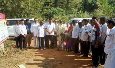 खा.विनायक राऊत, आ.वैभव नाईक यांच्या माध्यमातून माणगाव खोऱ्यात विकास कामांचा धडाका.  आंजिवडे, पुळास, वसोली, साकिर्डे गावात बीएसएनएल टॉवरचे भूमिपूजन.