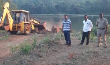 डांगमोडे, कोईल येथे कालावल खाडी किनारी उभारण्यात आलेले १२ अनधिकृत वाळू रॅम्प जमीनदोस्त.