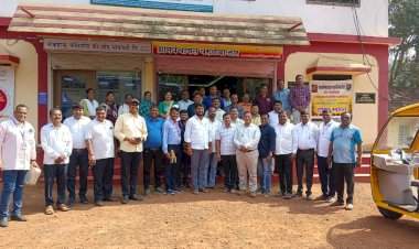 अहमदनगर जि.प.टिमने दिली परुळेबाजार ग्रामपंचायतीला भेट.  विविध स्वच्छ्ता विषयक उपक्रमांची माहिती घेत केले कौतुक.