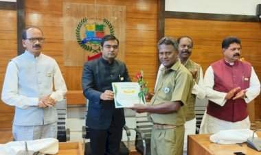 वेंगुर्ला नगरपरिषदेच्या सफाई कर्मचाऱ्यांसाठी विविध लाभदायी योजना लागू करणार : परितोष कंकाळ.