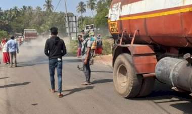 अखेर मळेवाड - आजगाव तसेच शिरोडा बायपास- आरवली रस्त्याचे काम सुरू.  आशिष सुभेदार व शिष्ट मंडळानी मानले कार्यकारी अभियंता यांचे आभार.