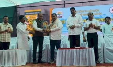 स्थानिक छोट्या छोट्या उद्योगाना पाठबळ देण्यासाठी शासन प्रयत्नशील : पालकमंत्री रवींद्र चव्हाण.  मालवण येथे व्यापारी एकता मेळावा संपन्न; विविध पुस्कारांनी व्यापाऱ्यांचा गौरव.