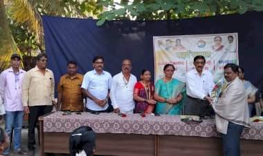 महिलांनी व्यावसायिक दृष्टिकोन ठेऊन काम केल्यास विकास दूर नाही : काका कुडाळकर.  वेंगुर्ला येथे महिला स्वयंरोजगार मेळावा संपन्न.