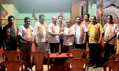 भारतीय जनता पार्टी गाव चलो अभियानामुळे सिंधुदुर्ग जिल्ह्यात भाजपमय वातावरण.   भाजपा जिल्हाध्यक्ष प्रभाकर सावंत व अभियान संयोजक रणजीत देसाई यांची माहिती.