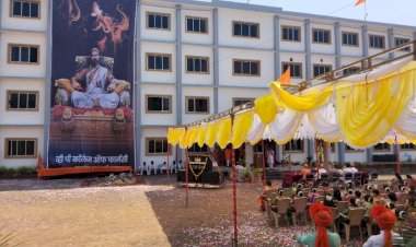 माडखोल व्हि.पी.कॉलेज ऑफ फार्मसी येथे साकारण्यात आला ५५ फुटी शिवफलक.