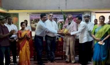 डिगस येथील प्रगतिशील शेतकरी नामदेव चोरगे यांना पुष्पसेन सावंत कृषीमित्र पुरस्काराने सन्मानित.