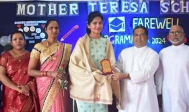 फोरेन्सिक सायन्स विषयात प्रथम आलेल्या सॅंड्रा फर्नांडिसचा सत्कार.