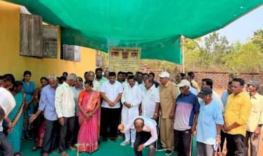 खासदार संजय राऊत यांनी माळगावातील शाळेला दिला २० लाखाचा निधी.       खा.विनायक राऊत, आ.वैभव नाईक यांच्या प्रमुख उपस्थितीत सभागृहाचा भूमिपूजन सोहळा संपन्न.