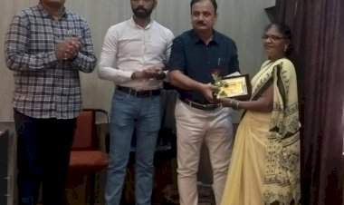 परुळे बाजारच्या ऋतुजा राऊळ यांना आदर्श अंगणवाडी सेविका तर राजश्री परुळेकर यांना आदर्श मदतनीस पुरस्काराने सन्मानित.