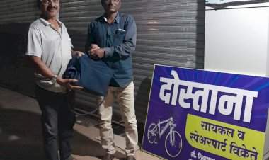 देवगड येथे रस्त्यावर दुचाकी स्वाराची पडलेली बॅग सामाजिक कार्यकर्ते शिवप्रसाद पेडणेकर यांनी केली परत.