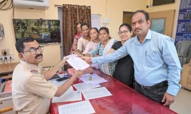 खाजगी वाहनांवर शासकीय खात्यांच्या पाटया लावून पर्यटन करणाऱ्या पर्यटकावर योग्य ती कारवाई करा.  कोकण विभागीय ह्युमन राईट असोसिएशन फॉर प्रोटेक्शनच्या वतीने दिले देवगड पोलिसांना निवेदन.