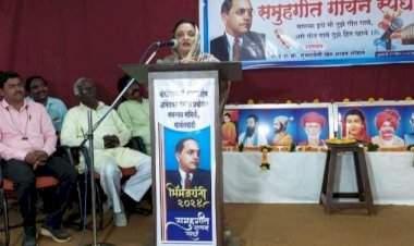 सावंतवाडी येथे आंबेडकर जयंतीनिमित्त आयोजित समूहगीत स्पर्धेत निरवडे संघ प्रथम.