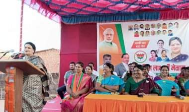 नारायण राणे यांना थेट मतदान करण्याची प्रथम संधी देवगड वासियांना मिळालीय : निलम राणे.