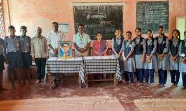 दाभोली इंग्लिश स्कूल येथे डॉ.बाबासाहेब आंबेडकर यांना १३३ व्या जयंतीनिमित्त अभिवादन.