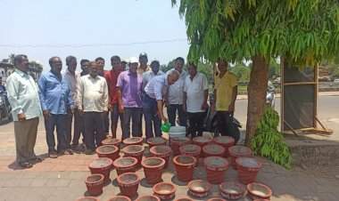 विठ्ठल रखुमाई शेतकरी संघटनेच्या वतीने पशुपक्ष्यांसाठी पिण्याच्या पाण्याची व्यवस्था.