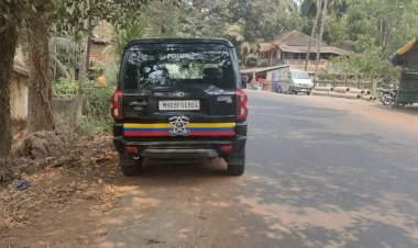 आजगाव येथील त्या उभ्या असलेल्या पोलिसांच्या वाहनामुळे नागरिकांमध्ये भीतीचे वातावरण.