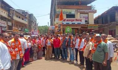 महाविकास आघाडीचे उमेदवार विनायक राऊत यांच्या प्रचारार्थ देवरूखात महाविकास आघाडीतर्फे जंगी प्रचार रॅली.