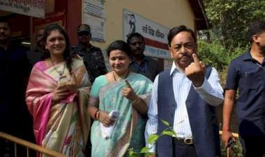 नाम.नारायण राणे यांनी कुटुंबीयांसोबत बजावला मतदानाचा हक्क.