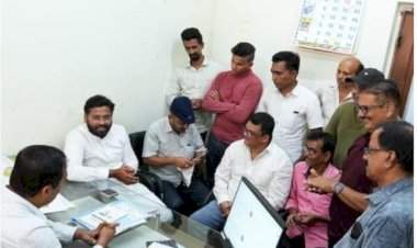 भाजीपाला व फळ विक्रेत्यांना वटपौर्णिमेपर्यंत रस्त्याच्या बाजूला बसण्याची परवानगी द्यावी.   विशाल परब यांनी केली मुख्याधिकाऱ्यांकडे मागणी.