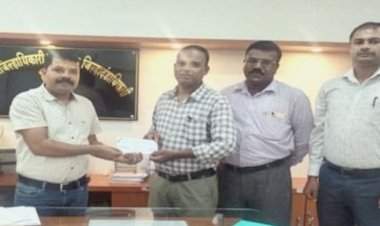 शासनाच्या कल्याणकारी निधी योजनेतून माजी सैनिकास घरबांधणीसाठी आर्थिक मदत.