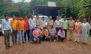 बिबट्याच्या नखांची तस्करी करणाऱ्या चौघांना वनविभागाच्या पथकाने ठोकल्या बेड्या.