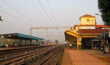 चिपळूण रेल्वे स्थानक आता आकर्षक स्वरूपात मिळणार पहायला; रेल्वे परिसराच्या सुशोभिकरणाचे काम हाती.